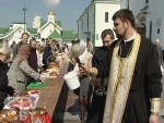 В Иерусалиме Благодатный огонь сошел на землю. В Беларусь его из храма Гроба Господня доставят уже сегодня