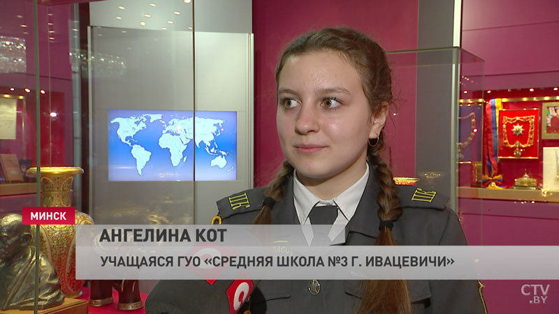 «Горд, что меня одного выбрали из моего города». В Администрации Президента вручили паспорта школьникам -6