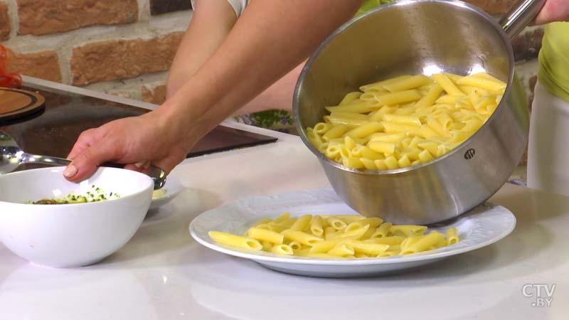 Готовим итальянскую пасту с соусом песто. Как сварить макароны, чтобы они не слиплись?-40