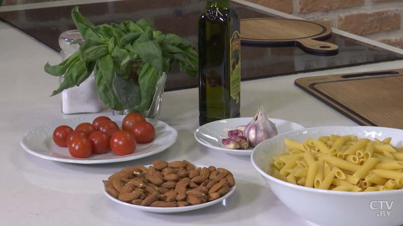 Готовим итальянскую пасту с соусом песто. Как сварить макароны, чтобы они не слиплись?-1