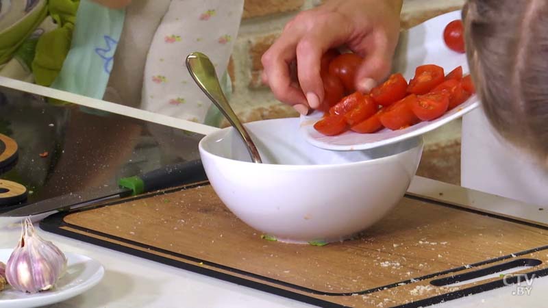 Готовим итальянскую пасту с соусом песто. Как сварить макароны, чтобы они не слиплись?-29