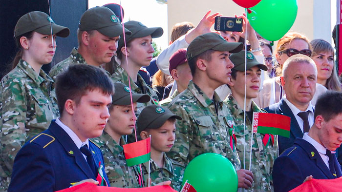 Патриотическая акция ко Дню Государственных флага, герба и гимна прошла в Московском районе