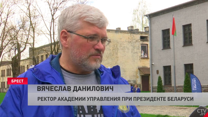 Молодёжь и представители Академии управления благоустроили место будущей стройки патриотического центра в Бресте-4