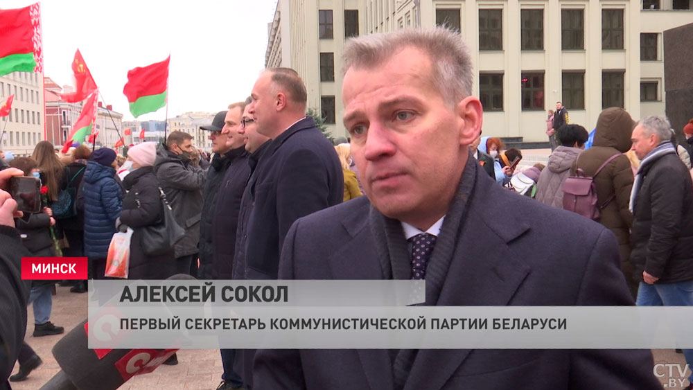 «Патриотическое общество переживает второе дыхание». В Минске возложили цветы к памятнику Ленина -10