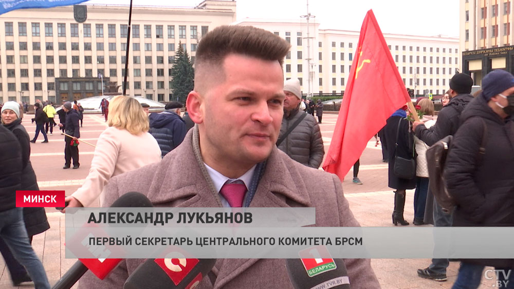 «Патриотическое общество переживает второе дыхание». В Минске возложили цветы к памятнику Ленина -13