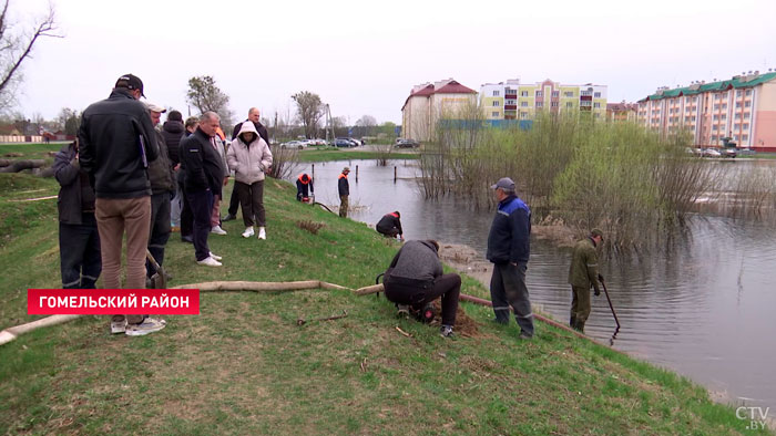 В Гомельском районе откачивают воду в подтопленном микрорайоне. Затоплены даже подвалы многоквартирных домов-1