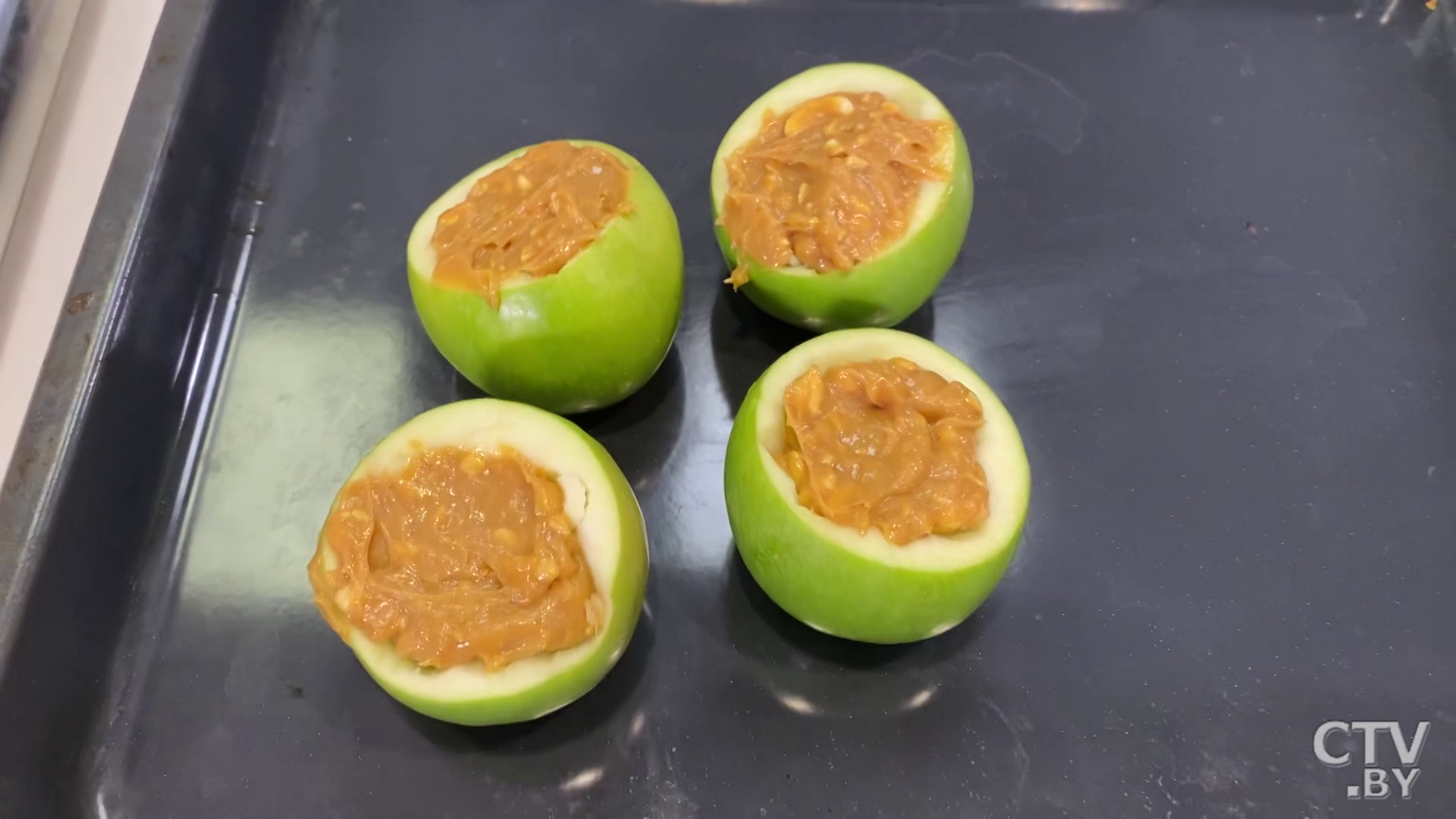 Печёные яблоки под шапкой из теста. Готовим вкусный и простой десерт-10