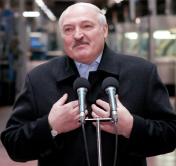 Александр Лукашенко: что ж, я с 80 на пенсию пойду? На самолёт буду взбираться, ещё упаду на эти ступеньки