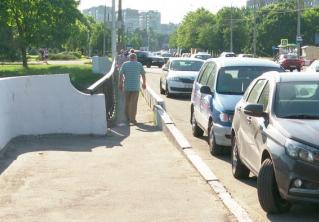 Дверь закрыта, ключ не тот. Милиционеры в Минске помогли дедушке вернуться домой