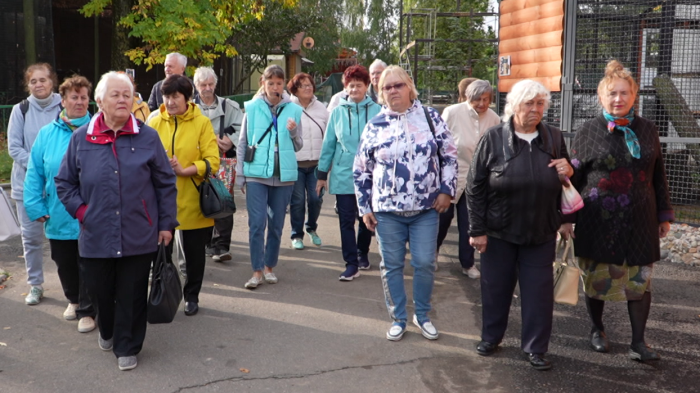 В День пожилых людей в Беларуси пенсионерам бесплатно провели экскурсию в Минском зоопарке