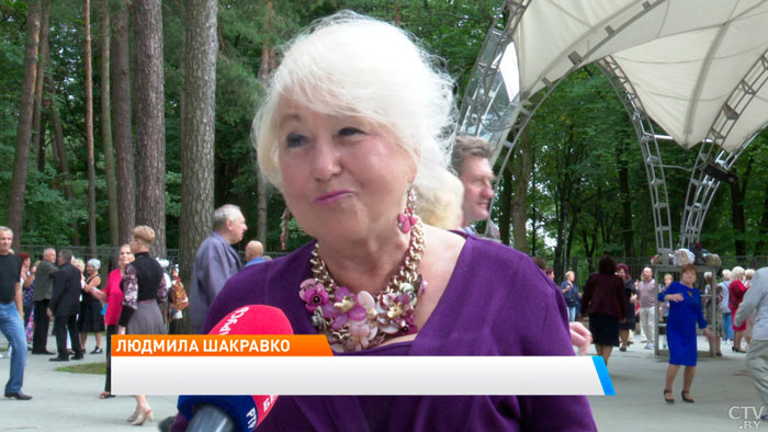 Танцуют, поют и даже играют свадьбы. Посмотрите, как пенсионеры по выходным собираются в парках, чтобы повеселиться-1 Танцуют, поют и даже играют свадьбы. Посмотрите, как пенсионеры по выходным собираются в парках, чтобы повеселиться-1