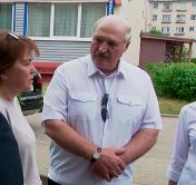 Александр Лукашенко на фабрике в Орше: «Почему я это решение принимаю – мы отвратительно работаем с льном»