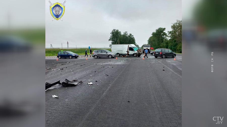 Авария под Барановичами: перевернулся пассажирский МАЗ, три человека в тяжёлом состоянии-10