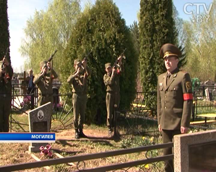 В Могилевской области перезахоронили останки красноармейца, погибшего в боях на территории Калужской области в 1943 году