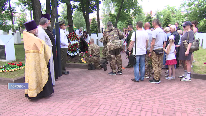 В Городке торжественно перезахоронили останки солдата Красной армии. Родственники искали его 80 лет-1