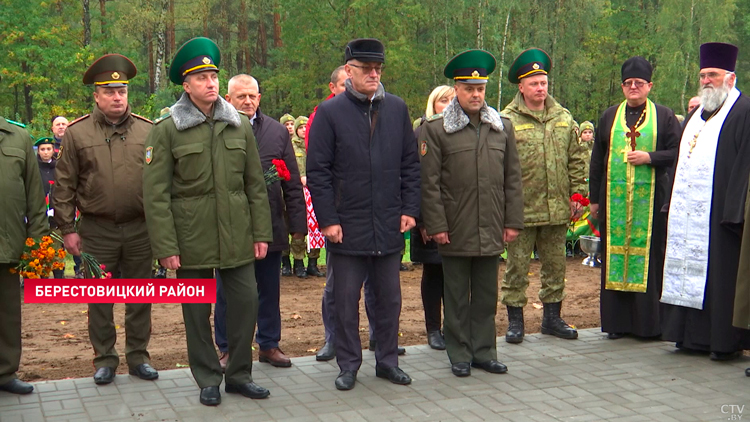 «Память таких героев должна быть вечной». В Гродненской области перезахоронили останки пограничника-10