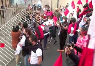 В Перу акции после женоненавистнических высказываний премьера переросли в стычки с полицией