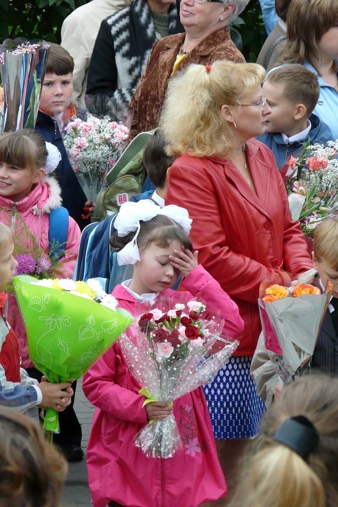 Узнаете себя? Пользователи соцсетей показали фотографии с их первой школьной линейки -12