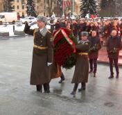 Памятная церемония в центре Минска. Венок и цветы от делегатов ВНС возложили к монументу Победы