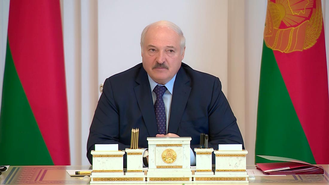 Президент Беларуси: «Тысячи голов молодняка гибнут из-за безответственности руководителей и специалистов»