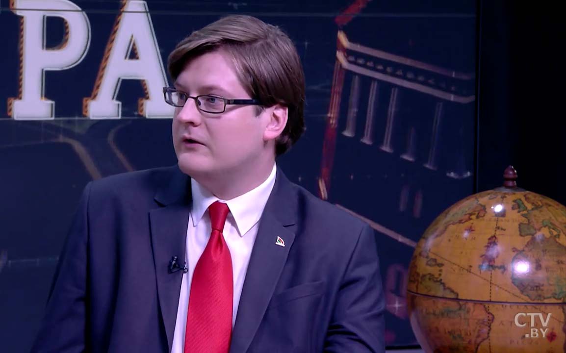 Политолог: «Можно одеть вышиванку, а потом окажется под этой вышиванкой форма гауляйтера либо полицая»-1 Политолог: «Можно одеть вышиванку, а потом окажется под этой вышиванкой форма гауляйтера либо полицая»-1