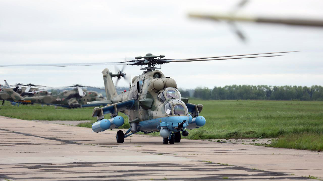 Новые транспортно-боевые вертолеты Ми-35М прибыли в Беларусь из России