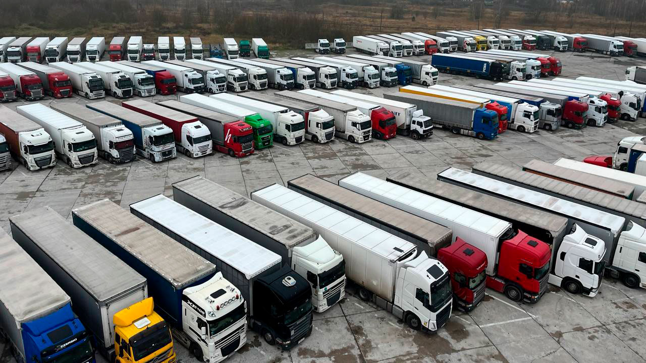 ГТК: на спецплощадках размещены более 1 тыс. оставшихся в РБ литовских фур