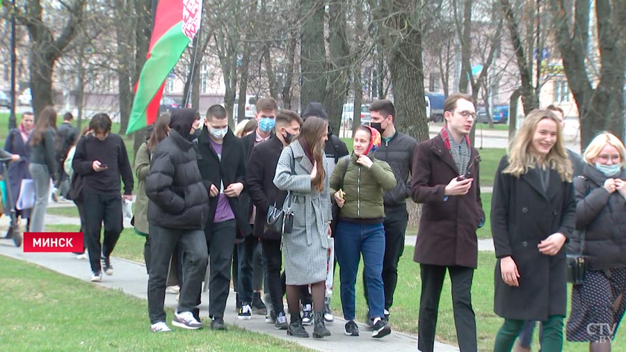 «Мы не можем просто смотреть на это варварство». В Минске прошёл пикет у посольства Польши-1