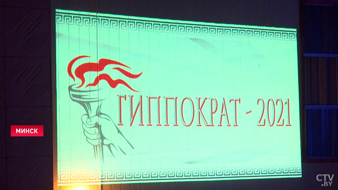 Красных дипломов больше, чем в 2020-м. Дмитрий Пиневич посетил выпускной в БГМУ-1