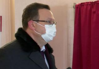 Соблюдаются ли эпидмеры на участках и как голосовать больным коронавирусом? Рассказывает Дмитрий Пиневич Соблюдаются ли эпидмеры на участках и как голосовать больным коронавирусом? Рассказывает Дмитрий Пиневич