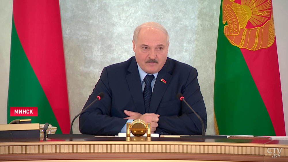 Пиневич предположил, что к середине ноября заболеваемость коронавирусом пойдёт на спад. Однако есть условие -1