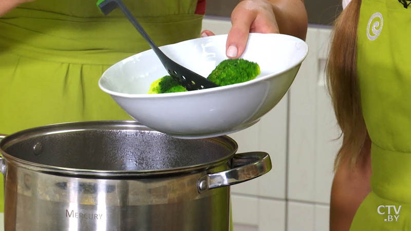 Французский пирог с брокколи, помидором и творогом. Быстрый рецепт на завтрак-10
