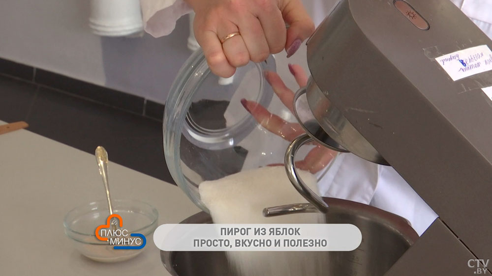 Готовим дрожжевой пирог с яблоками и украшаем съедобными листьями. Секреты осеннего десерта-7