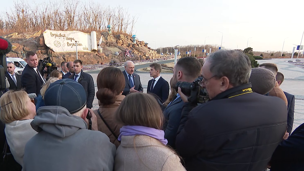 У Лукашенко в Приморье спросили, планирует ли он приехать на ВЭФ. Вот что ответил Президент