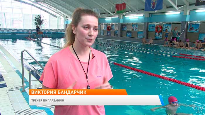 «Детям очень нравится бассейн». В минской школе № 204 обучают основам водных видов спорта-13