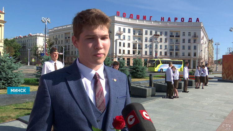 На площади Победы в Минске торжественно перевернули заключительную страницу «Календаря Памяти»-3