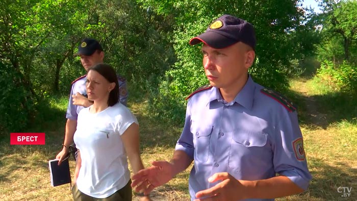 «Сюда, думаешь, ты при форме?» Как съёмочная группа СТВ съездила в совместный рейд по пляжам Беларуси-10