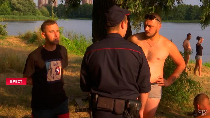 «Сюда, думаешь, ты при форме?» Как съёмочная группа СТВ съездила в совместный рейд по пляжам Беларуси-25