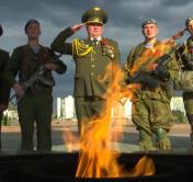 Витебские десантники поздравили ветеранов с юбилеем Победы необычным флешмобом. Смотрите видео 