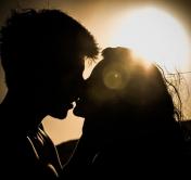 20-летняя девушка умерла после поцелуя с парнем
