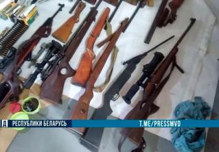 Под Островцом у литовца нашли солидный арсенал оружия. Мужчина задержан