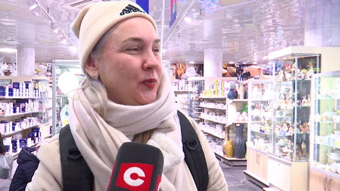 «Ищу косметику, посуду». Какие подарки дарят белорусы на Новый год?