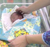 Семьям, у которых в январе в Минске родятся дети, вручат подарочные коробки для новорождённых