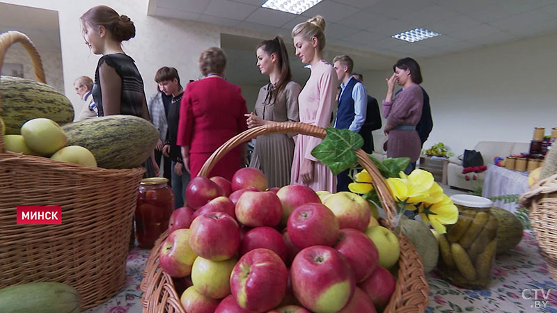 Продукцию с экспериментальных полей и подворья Президента передали в дар в подшефные организации-5