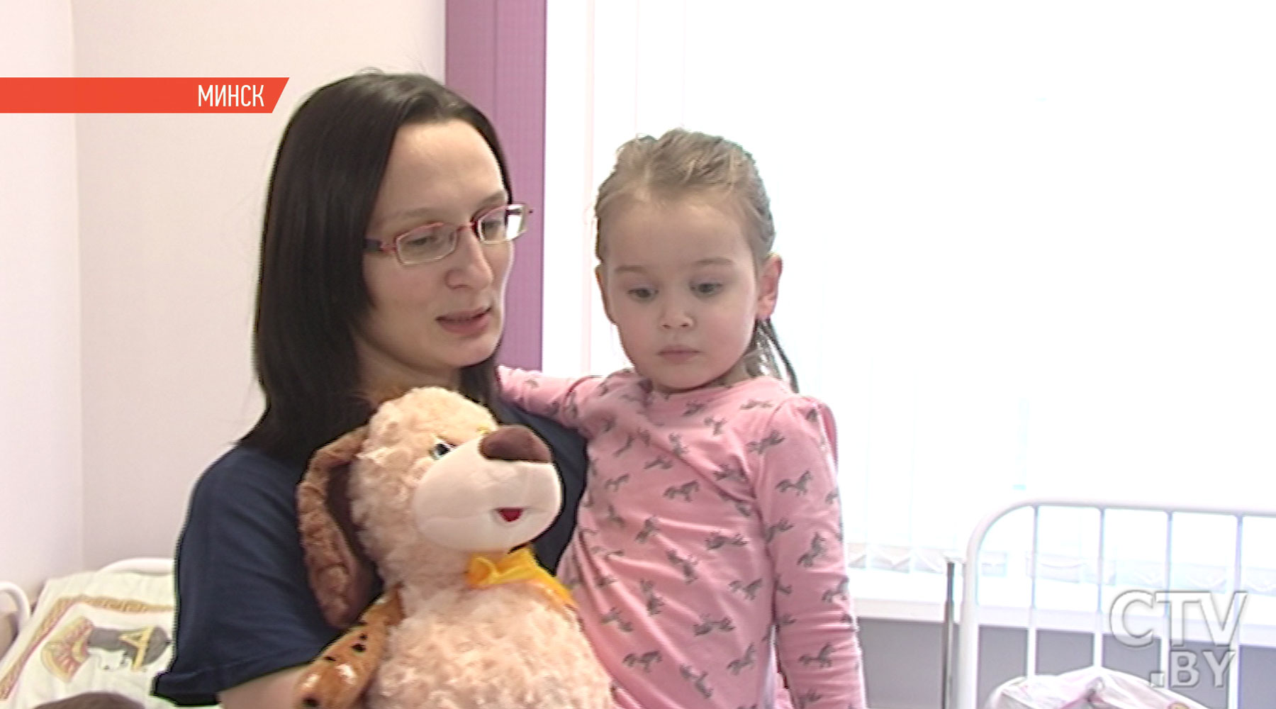 «После уколов приятно получить такой подарок»: игрушки и сладости подарили пациентам детской инфекционной больницы в Минске-4