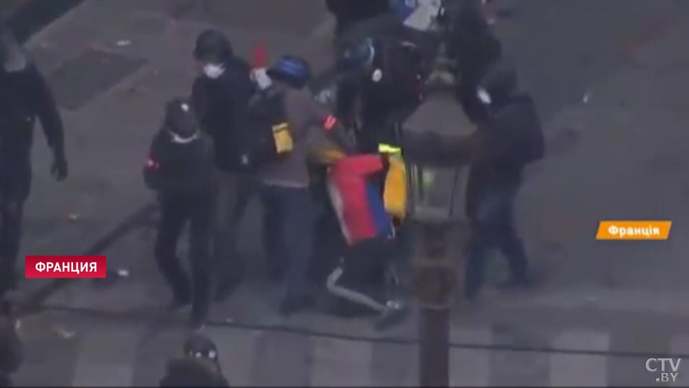 Полиция с протестующими не церемонится. Вот как проходят задержания во Франции-3