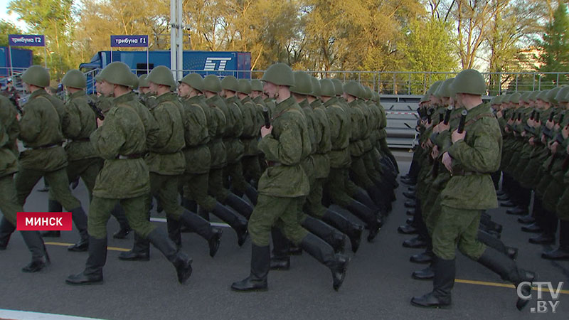 Парад-2020 на 9 Мая в Минске. Сколько готовились к нему солдаты и офицеры и как проходили репетиции-8