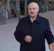 «Они там в позу стали и нас на колени пытаются поставить». О чём Президент Беларуси говорил во время рабочей поездки в Добруш