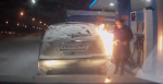 Автоледи случайно подожгла свою машину на заправке 