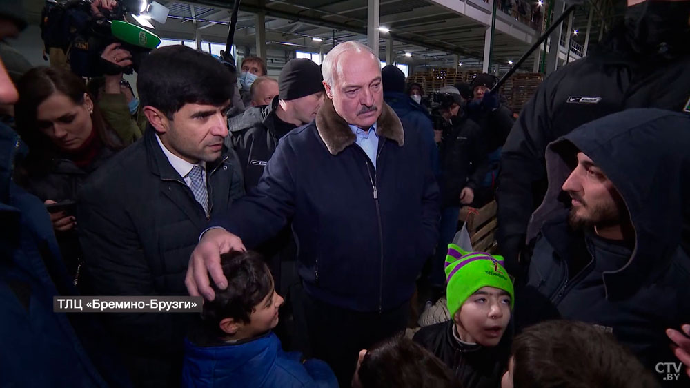 «Вам надоело это всё, но представьте, мне ещё больше». Подробности поездки Лукашенко в лагерь к беженцам-7